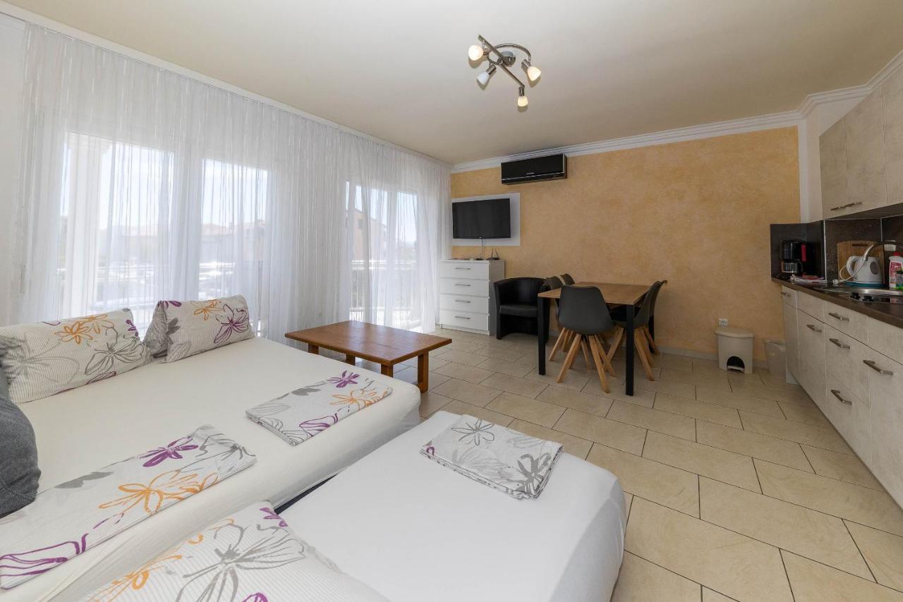 Apartmani Dea Crikvenica Exteriör bild